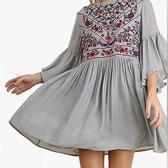 Umgee Dresses & Skirts - 1X Umgee Gray Dress with Floral Embroidery